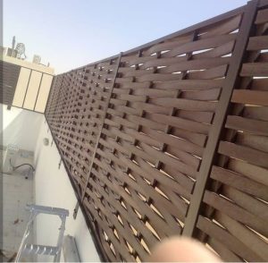 سواتر-بلاستيك-مظلات-وسواتر-اسوار-الخليج
